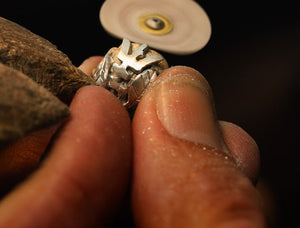 Trollbeads Leaves of longevity silver bead in the making